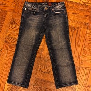 ❗️MAKE OFFER❗️Jeans w/ rhinestones on back pockets